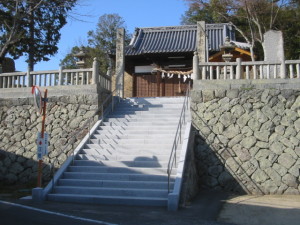 神社石段工事の写真です。場所・・坂出若山八幡神社。